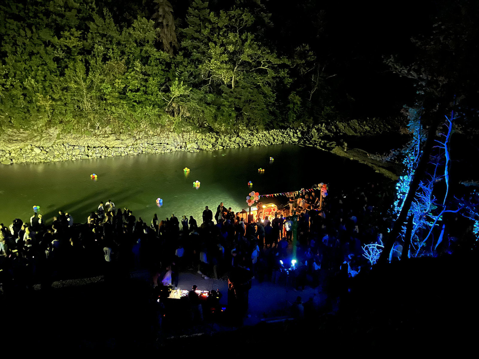 RIVER PARTY